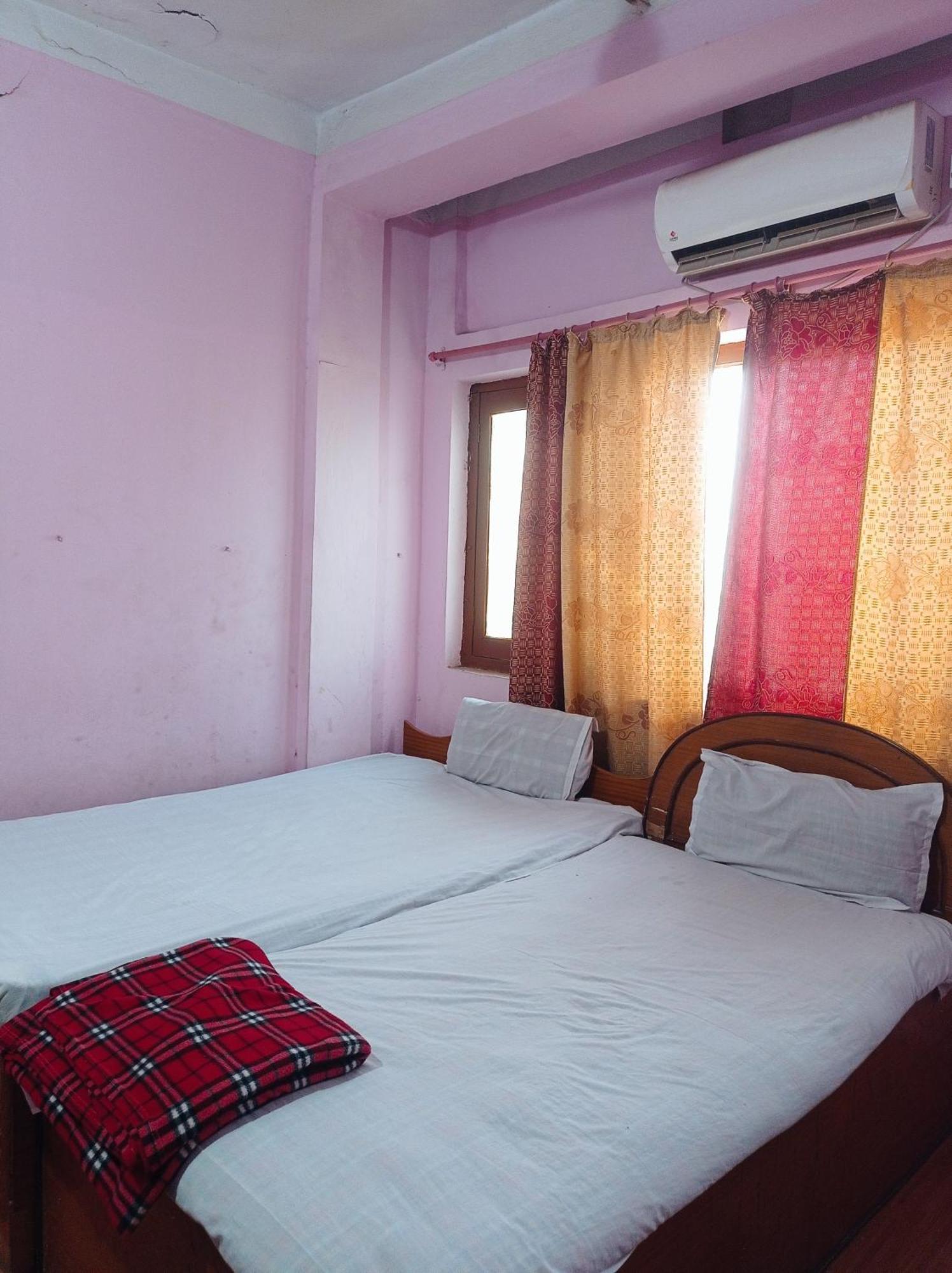 Darshan Namaste Hotel & Lodge Siddharthanagar Екстер'єр фото